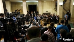 联合国叙利亚问题特使德米斯图拉2016年1月29日在日内瓦联合国总部参加了有关叙利亚和谈的首次会议后发表声明。 