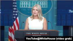 白宫新闻秘书卡罗琳·莱维特2025年8月19日在记者会上。