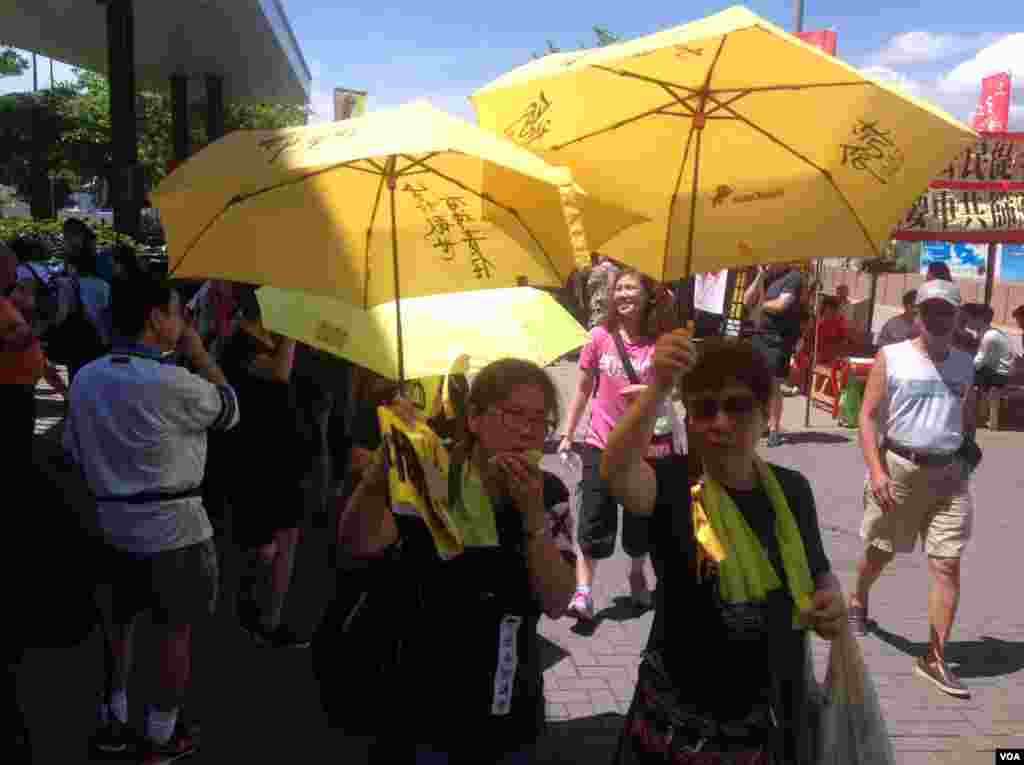 香港立法会否决2017年特首选举方案(美国之音海彦拍摄)