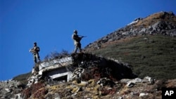 印度步兵在中印边界巡逻, 2012年11月21日。(资料图)