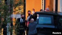 美国白宫国家安全顾问沙利文在瑞士苏黎世离开了与中共中央外事办主任杨洁篪举行会谈的凯悦酒店 。(2021年10月6日)