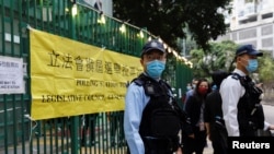 香港2021年12月19日举行立法会选举,警方加强戒备(路透社)