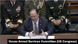 美国海军部长约翰·菲兰星期三(6月11日)在国会众议院军事委员会作证。