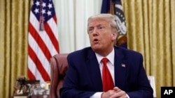 美国总统特朗普在白宫椭圆形办公室(2020年7月15号)