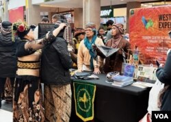 Komunitas "Rumpun Wargi Pasundan", salah satu pendukung acara West Java Experience (VOA Indonesia)
