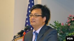 天安门民主大学的封从德(美国之音国符拍摄)