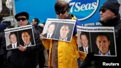 资料照:加拿大民众在温哥华法院外呼吁中国释放被拘留的两名加拿大公民(2019年3月6日)