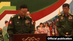 တပ်မတော်ကာကွယ်ရေး ဦးစီးချုပ်ရုံး ရဲ့ထုတ်ပြန်ကြေညာချက်ကို တပ်မတော် ပြည်သူ့ဆက်ဆံရေးနဲ့ စိတ်ဓာတ် စစ်ဆင် ရေးညွှန်ကြားရေးမှူး ဗိုလ်ချုပ် ထွန်းထွန်းညီ ဖတ်ကြားစဉ်။