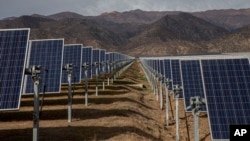 资料照:位于智利 Quilapilún的一家智利和中国合资公司的太阳能电池板。(2019年8月20日)