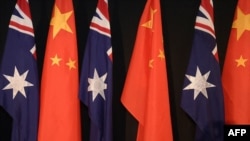资料照:澳大利亚与中国国旗
