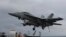 Chiến đấu cơ F/A-18 Super Hornet của Hải quân Mỹ cất cánh từ hàng không mẫu hạm USS Carl Vinson trong cuộc thao diễn quân sự chung Mỹ-Hàn (ảnh tư liệu ngày 14/3/2017)