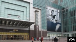 台北101大楼是陆客参访的热门景点(美国之音张永泰拍摄)