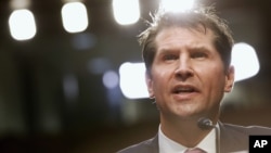 FBI反间谍助理主任比尔·普里斯塔普在国会作证。他表示,中国构成了“我国目前面临的最严重的反间谍威胁”。(2018年12月12日)