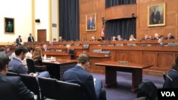 美国众议院外交事务委员会2019年10月30日审议“2019年台北法”、“2019年维吾尔人权政策”及“2019年保障5G安全及其他法案”等法案(美国之音锺辰芳拍摄)