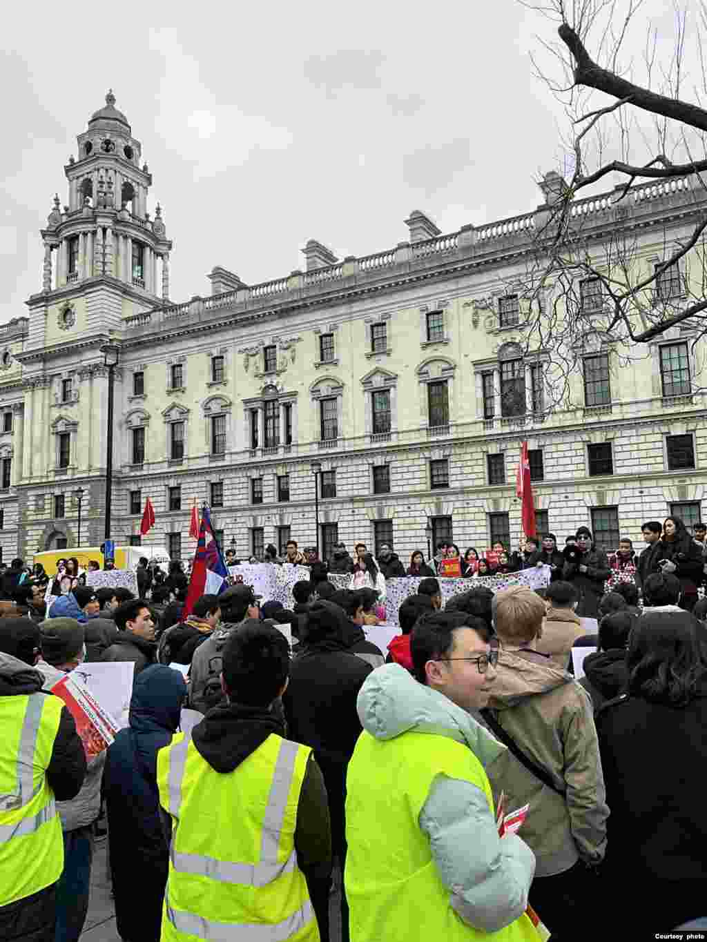 ယူကေနိုင်ငံ လန်ဒန်မြို့တော်မှာ ဒီနေ့ကျင်းပတဲ့ စစ်တပ်အာဏာသိမ်း ၄ နှစ်ပြည့် ဆန့်ကျင်ဆန္ဒပြပွဲ မြင်ကွင်း။ ဖေဖေါ်ဝါရီ ၁၊ ၂၀၂၅ (Photo credit: NUG office, UK)