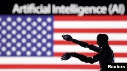 资料照:美国国旗与AI机器人示意图
