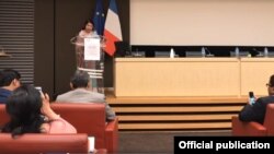 ပြင်သစ်လွှတ်တော်မှာ ကျင်းပတဲ့ ရိုဟင်ဂျာဒုက္ခသည်အရေး နိုင်ငံတကာဆွေးနွေးပွဲမှာ ဘင်္ဂလားဒေ့ရှ်လွှတ်တော် ဥက္ကဌ Dr Shirin Sharmin Chaudhury မိန့်ခွန်းပြောကြားနေစဉ် (ဇွန်လ ၁ ၂၀၁၈)