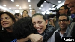 在投票站出口调查结果公布后,在未来党总部该党支持者异常欣喜