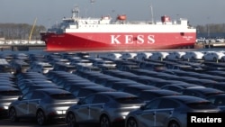 中国制造的小鹏电动汽车运抵比利时的泽布吕赫港。(2024年10月24日)