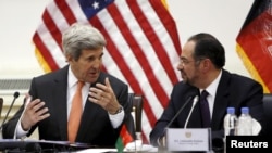 Держсекретар США Джон Керрі і міністр закордонних справ Афганістану Салагуддін Раббані