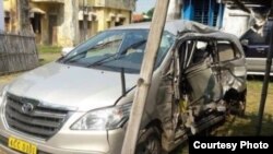 မြန်မာကောင်စစ်ဝန် စီးနင်းလိုက်ပါလာတဲ့ကား ယာဉ်တိုက်မှုဖြစ်ပွားစဉ်- သတင်းဓာတ်ပုံ အိန္ဒိယသတင်း Times of India.