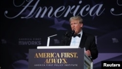 2024年11月14日,美国当选总统唐纳德·特朗普在佛罗里达州棕榈滩海湖庄园举行的美国优先政策研究所 (AFPI) 庆典上发表讲话。
