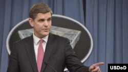 五角大楼发言人彼得.库克(图片来自美国国防部)