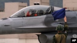 台湾参加军事演习的一架台湾空军F16战斗机