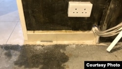 香港六四纪念馆内配电箱周围的水迹 (蔡耀昌提供)