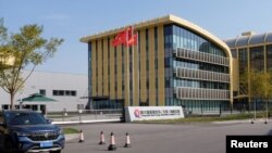 资料照:2021年10月20日,中国天津,中国恒大新能源汽车集团的电动汽车工厂.(路透社)