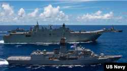 澳大利亚军舰加入美国和日本军舰在菲律宾海举行联合军演(美国太平洋舰队2020年7月21日照片)
