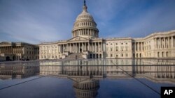 美国国会大厦及其倒影