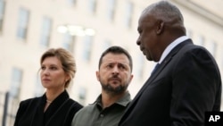 乌克兰总统泽连斯基与美国国防部长奥斯汀会面讨论军援。(美联社资料图)