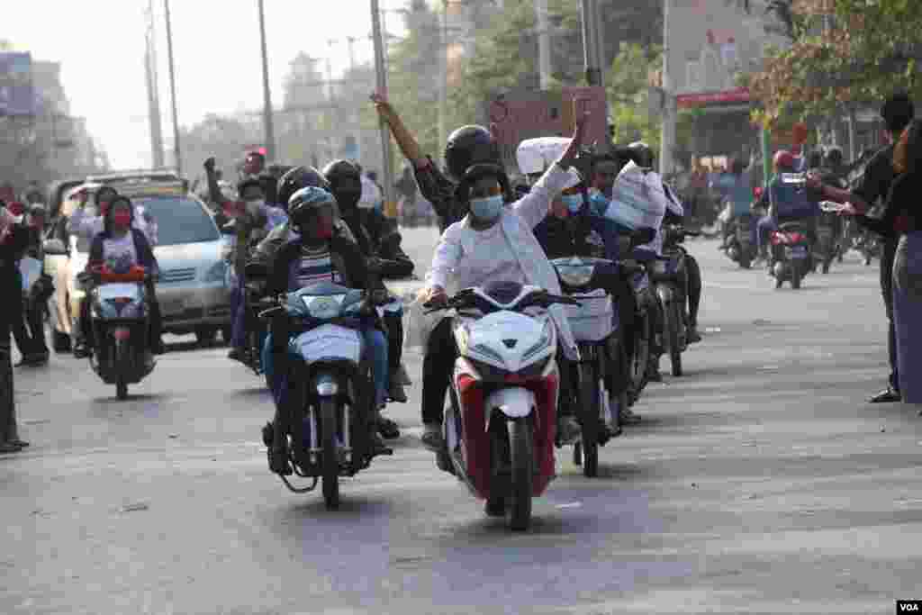 မန္တလေးမြို့က စစ်အာဏာသိမ်း ဆန့်ကျင်ဆန္ဒပြပွဲ မြင်ကွင်း။