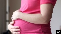 အမေရိကန်နိုင်ငံမှ ကိုယ်ဝန်ဆောင်အမျိုးသမီးတဦး