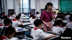 中国武汉一间小学的课堂情景(路透社2020年9月4日)